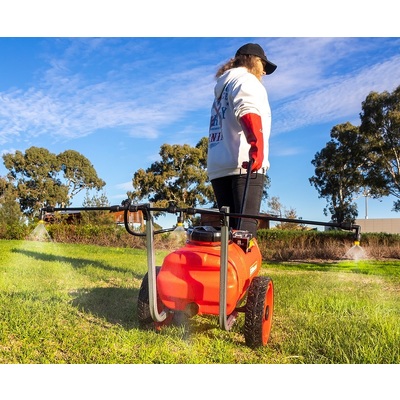 What’s the Difference Between Boom & Boomless Sprayers?